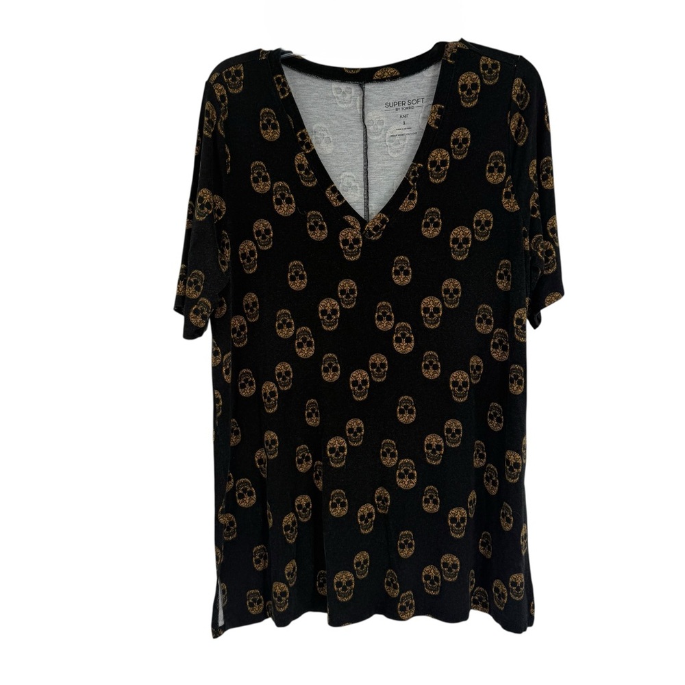 TORRID Super Soft Tunic V-Neck Tee Gold Skulls Top Short Sleeves Size 1X Black